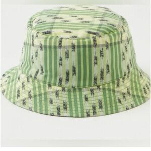 NWT Aerie Reversible Green and Yellow Bucket Hat